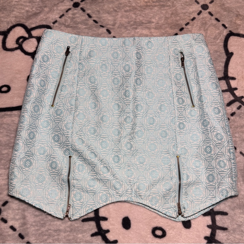Chic Light Blue Mini Skirt w/ Zipper Details – Geometric Pattern